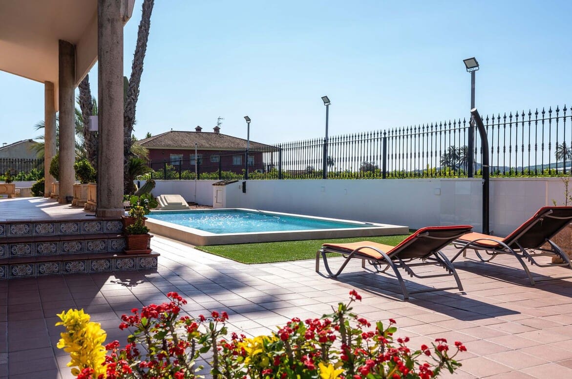 5 bedroom Villa for sale in Orihuela with pool garage - € 649,999 (Ref: 10172535)