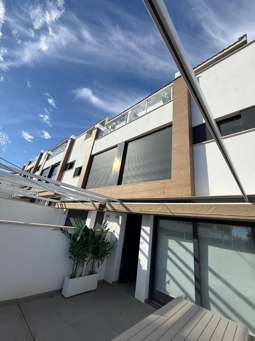 3 soverom Hus til salgs i Guardamar del Segura med svømmebasseng garasje - € 399 000 (Ref: 10172537)