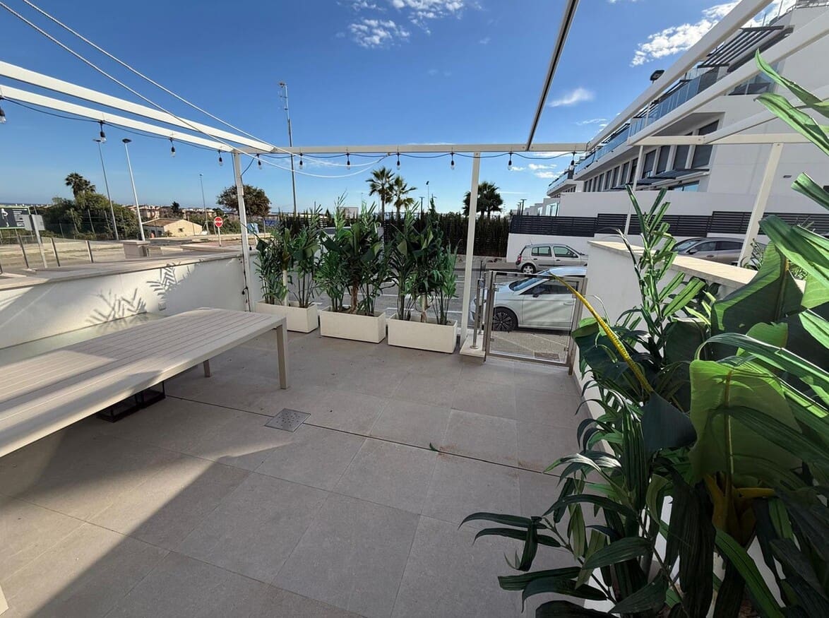 3 soverom Hus til salgs i Guardamar del Segura med svømmebasseng garasje - € 399 000 (Ref: 10172537)