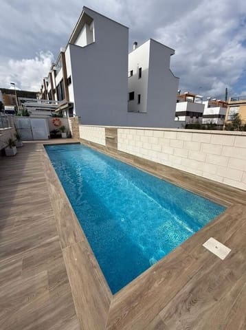3 soverom Hus til salgs i Zona Pueblo, Guardamar del Segura med svømmebasseng garasje - € 399 000 (Ref: 10172537)