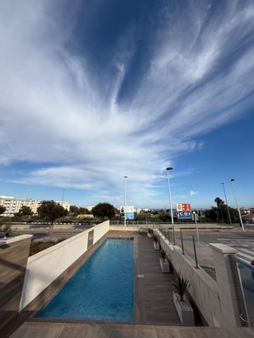 3 soverom Hus til salgs i Zona Pueblo, Guardamar del Segura med svømmebasseng garasje - € 399 000 (Ref: 10172537)