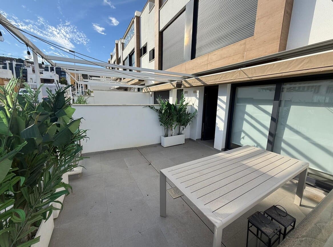 3 soverom Hus til salgs i Guardamar del Segura med svømmebasseng garasje - € 399 000 (Ref: 10172537)