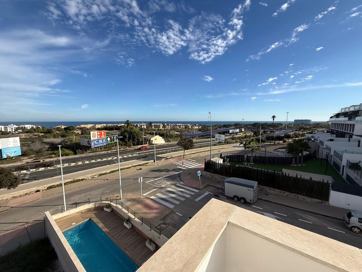 3 soverom Hus til salgs i Guardamar del Segura med svømmebasseng garasje - € 399 000 (Ref: 10172537)