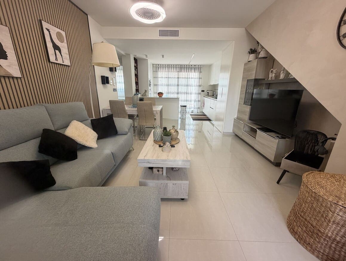 2 soverom Leilighet til salgs i Los Balcones med svømmebasseng garasje - € 285 000 (Ref: 10172539)