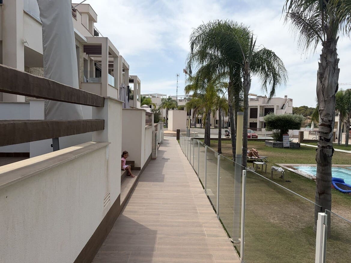 2 soverom Leilighet til salgs i Los Balcones med svømmebasseng garasje - € 285 000 (Ref: 10172539)
