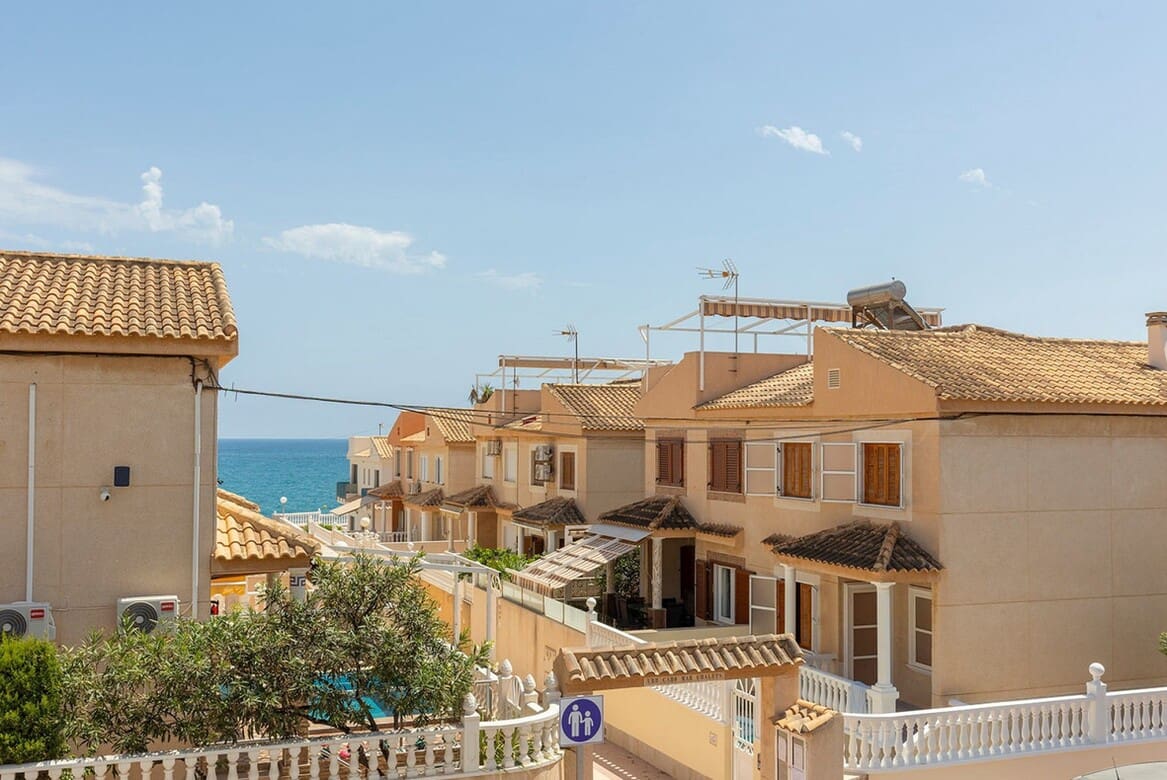 3 bedroom Townhouse for sale in La Mata with garage - € 249,500 (Ref: 10172541)