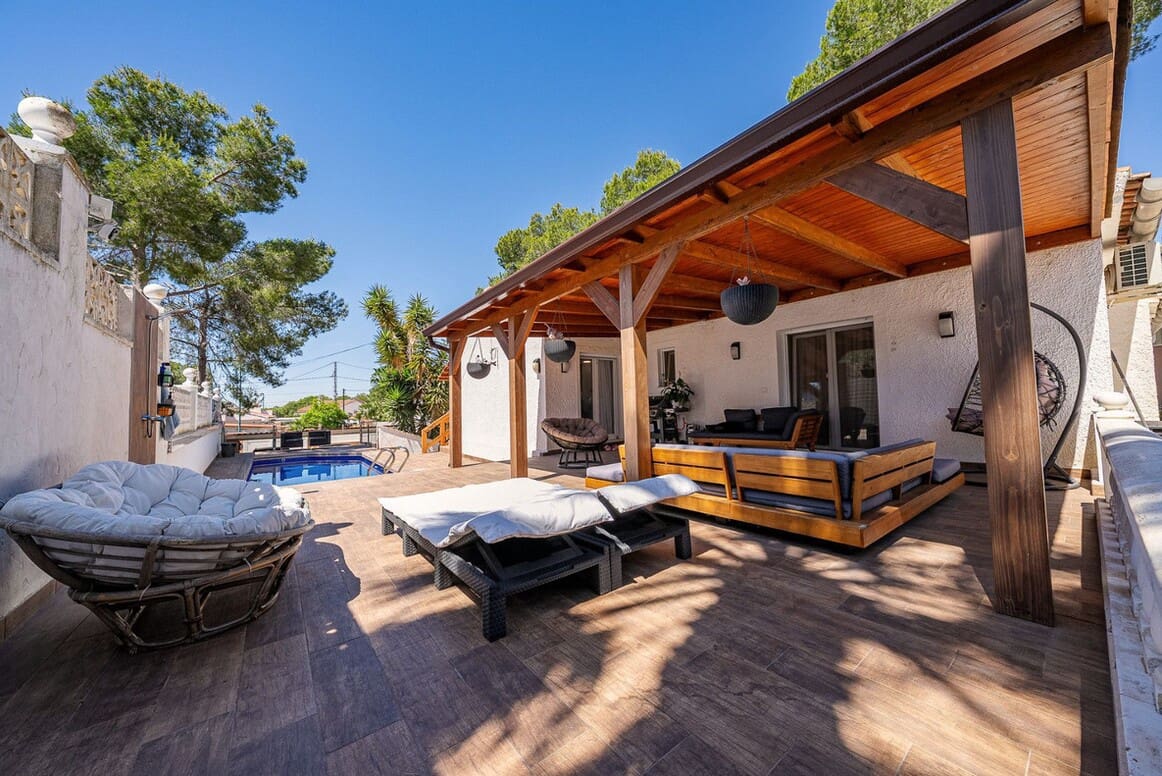 4 soverom Villa til salgs i Pilar de la Horadada med svømmebasseng garasje - € 395 000 (Ref: 10172549)