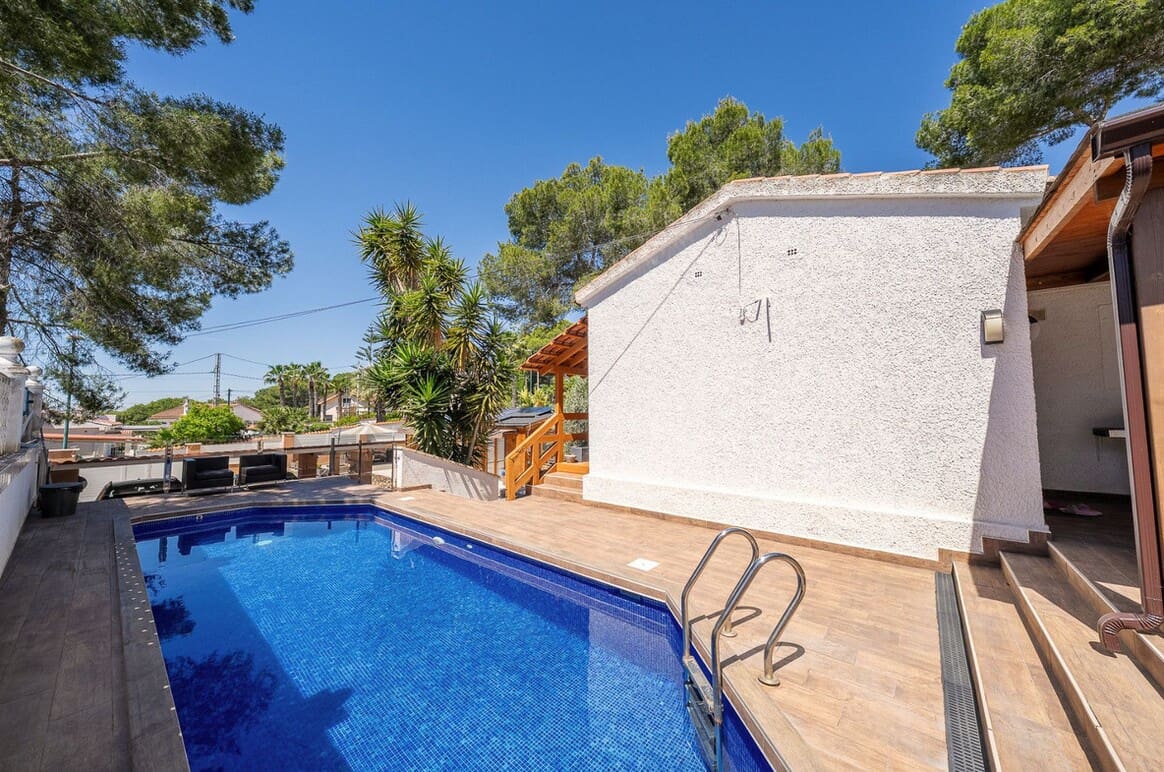 4 soverom Villa til salgs i Pilar de la Horadada med svømmebasseng garasje - € 395 000 (Ref: 10172549)