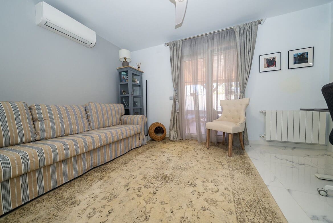 4 soverom Villa til salgs i Pilar de la Horadada med svømmebasseng garasje - € 395 000 (Ref: 10172549)