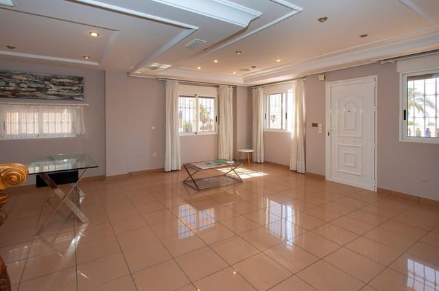 4 soverom Villa til salgs i Los Frutales, Torrevieja med svømmebasseng garasje - € 525 000 (Ref: 10172550)