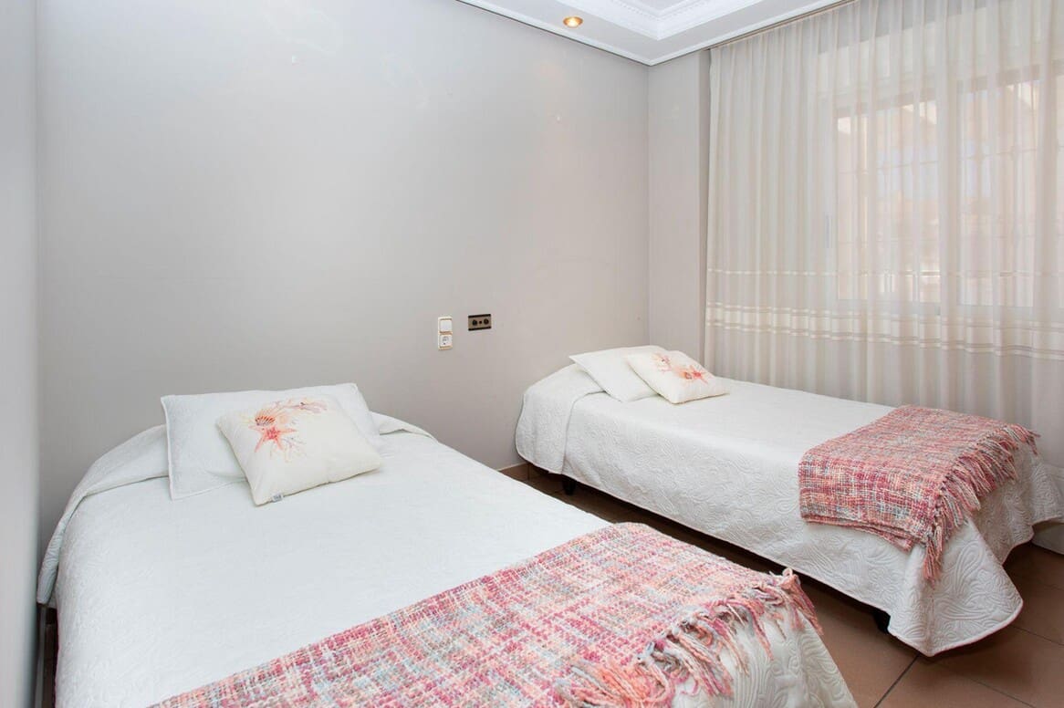 4 slaapkamer Villa te koop in Torrevieja met zwembad garage - € 525.000 (Ref: 10172550)
