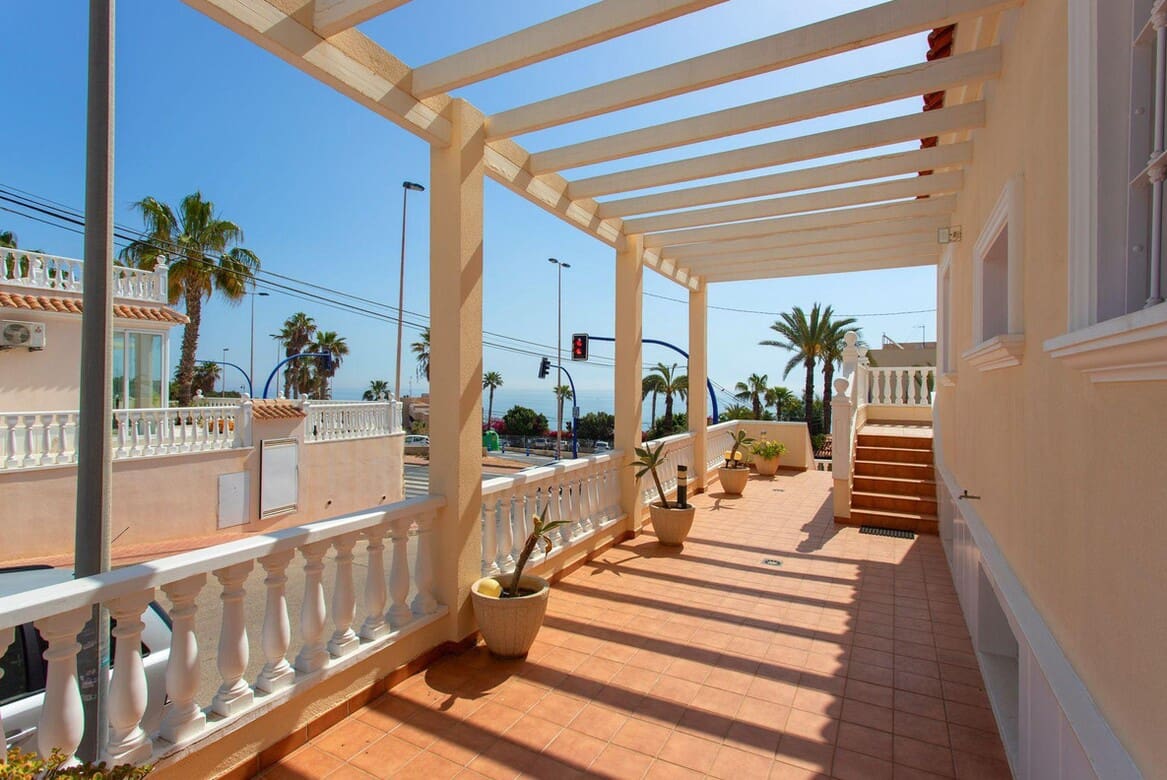 4 slaapkamer Villa te koop in Torrevieja met zwembad garage - € 525.000 (Ref: 10172550)