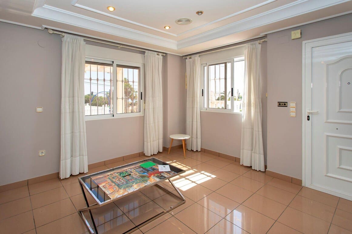 4 slaapkamer Villa te koop in Torrevieja met zwembad garage - € 525.000 (Ref: 10172550)