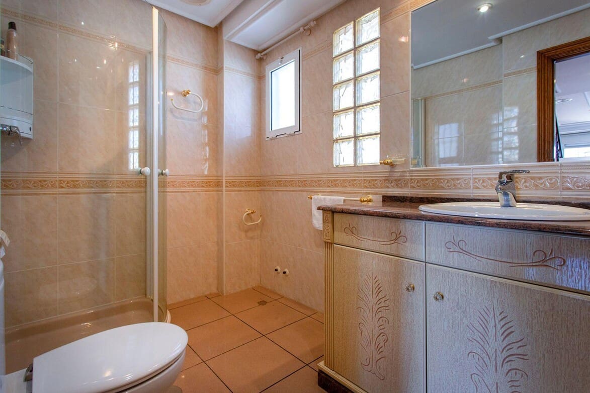 4 slaapkamer Villa te koop in Torrevieja met zwembad garage - € 525.000 (Ref: 10172550)