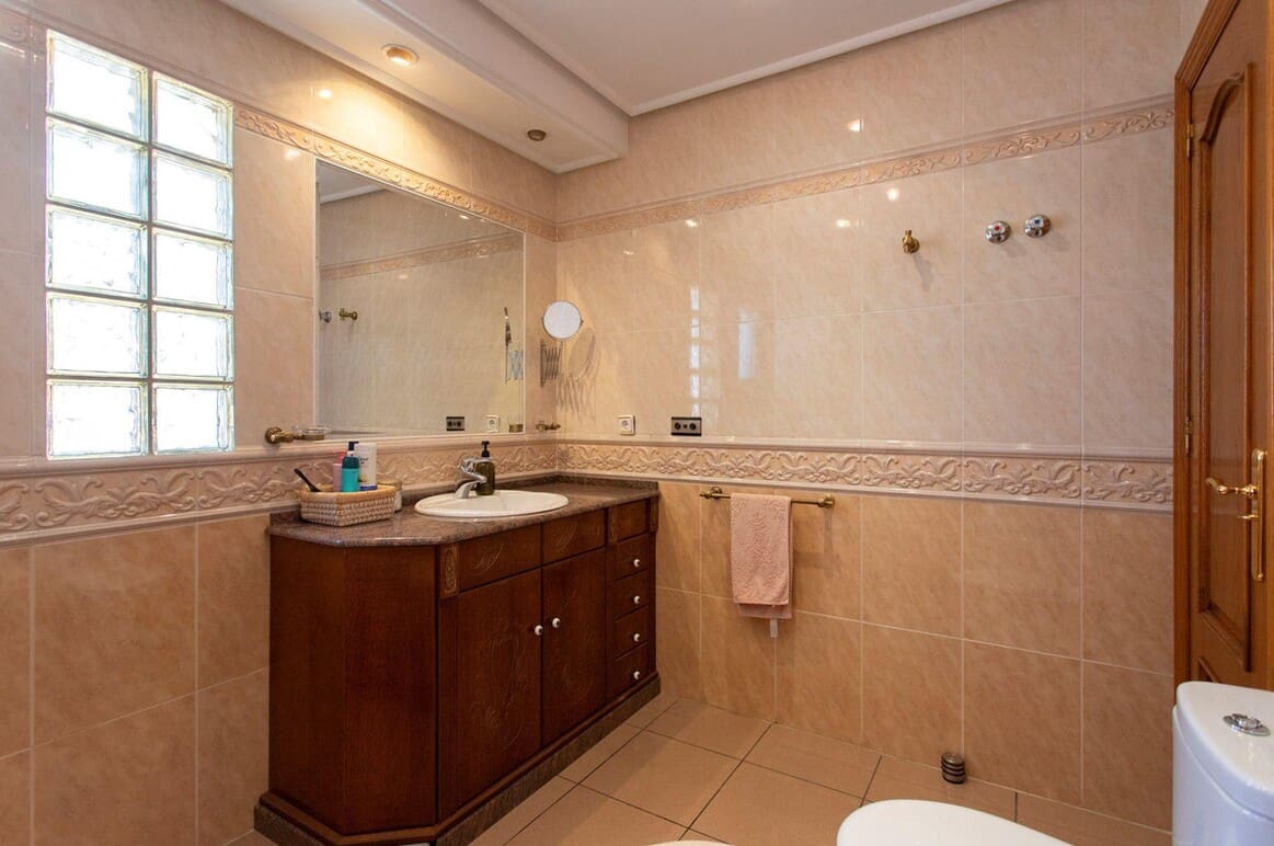 4 slaapkamer Villa te koop in Torrevieja met zwembad garage - € 525.000 (Ref: 10172550)