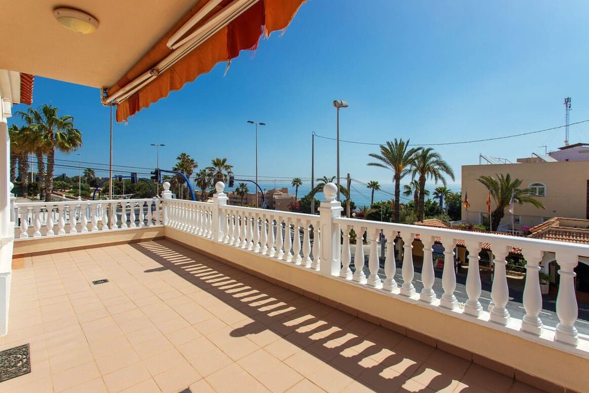 4 slaapkamer Villa te koop in Torrevieja met zwembad garage - € 525.000 (Ref: 10172550)