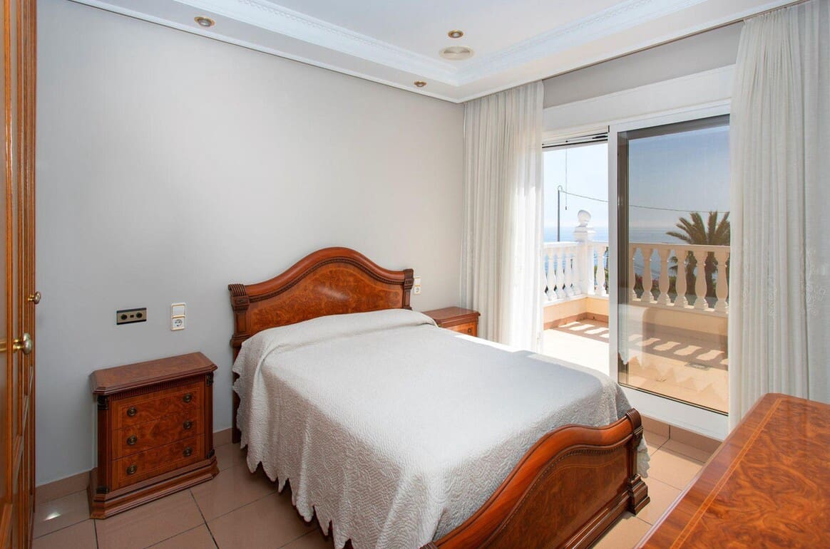4 slaapkamer Villa te koop in Torrevieja met zwembad garage - € 525.000 (Ref: 10172550)