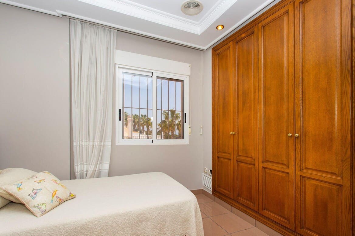 4 slaapkamer Villa te koop in Torrevieja met zwembad garage - € 525.000 (Ref: 10172550)
