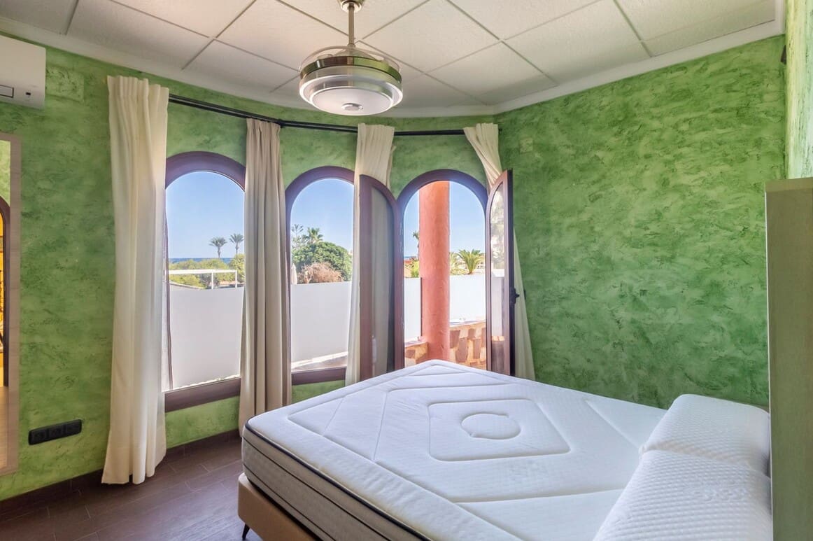 4 soverom Villa til salgs i Orihuela Costa med svømmebasseng garasje - € 1 199 000 (Ref: 10172551)
