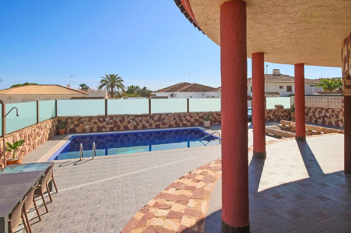 4 soverom Villa til salgs i Orihuela Costa med svømmebasseng garasje - € 1 199 000 (Ref: 10172551)