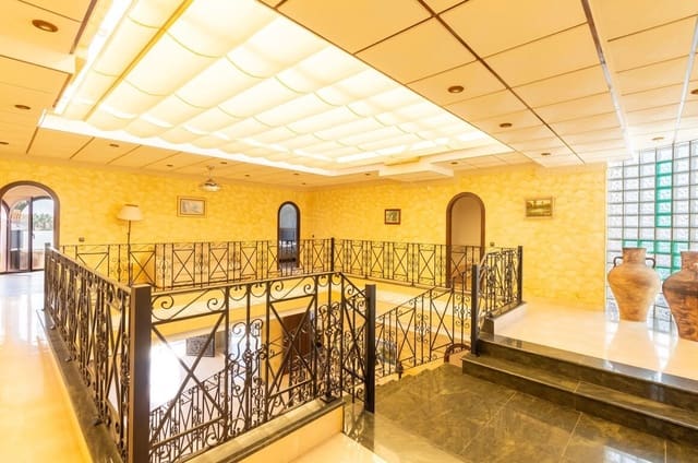 4 soverom Villa til salgs i La Zenia, Orihuela med svømmebasseng garasje - € 1 199 000 (Ref: 10172551)