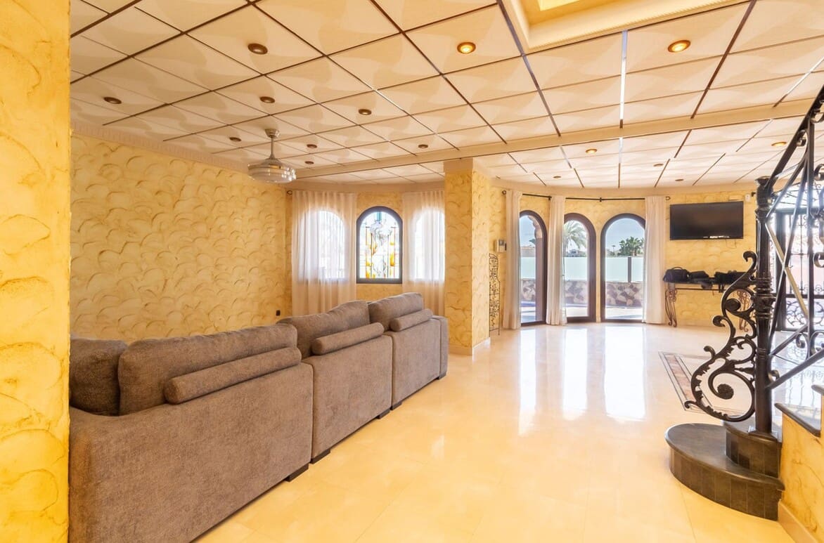 4 soverom Villa til salgs i Orihuela Costa med svømmebasseng garasje - € 1 199 000 (Ref: 10172551)