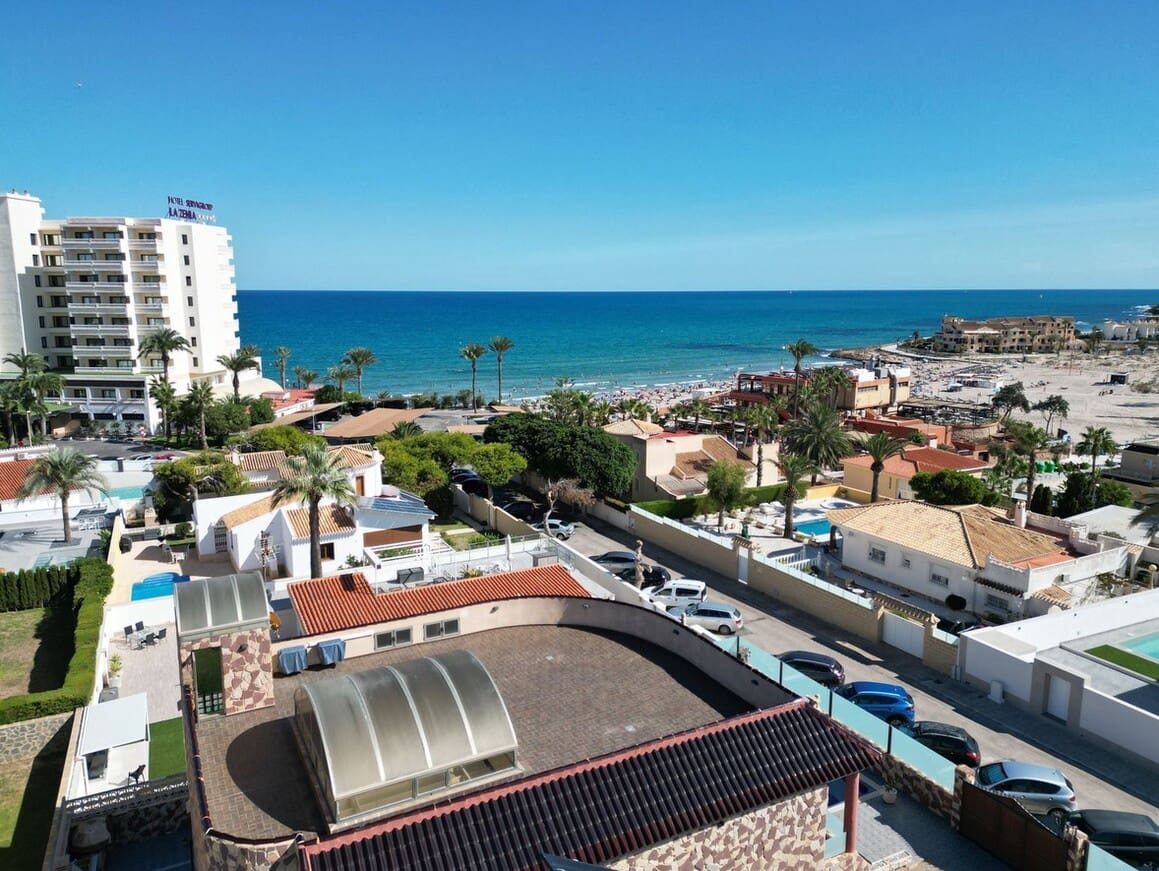 4 soverom Villa til salgs i Orihuela Costa med svømmebasseng garasje - € 1 199 000 (Ref: 10172551)