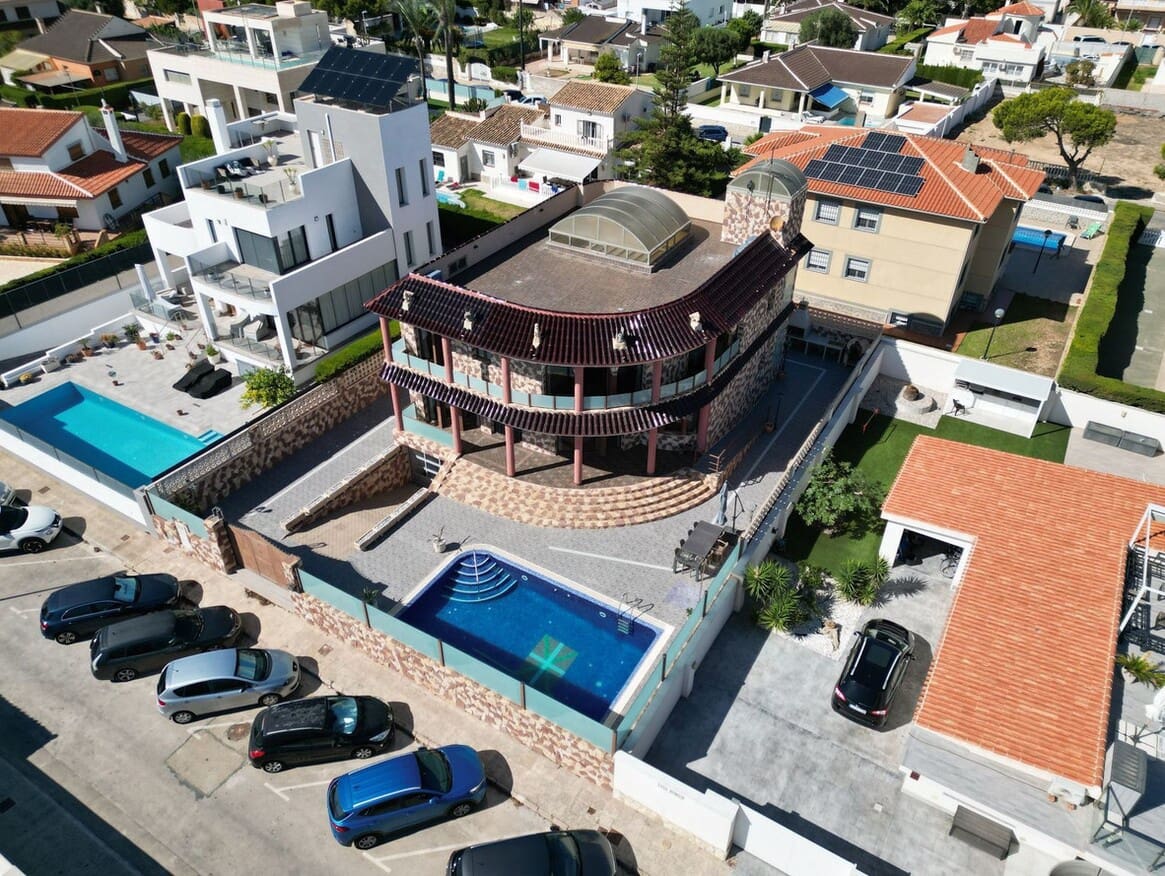 4 soverom Villa til salgs i Orihuela Costa med svømmebasseng garasje - € 1 199 000 (Ref: 10172551)