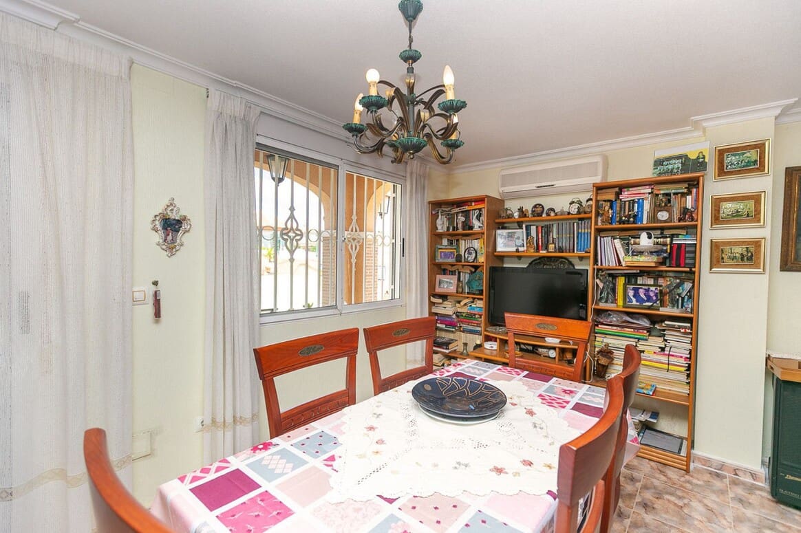 4 sovrum Villa till salu i Orihuela Costa med pool - 560 000 € (Ref: 10172553)
