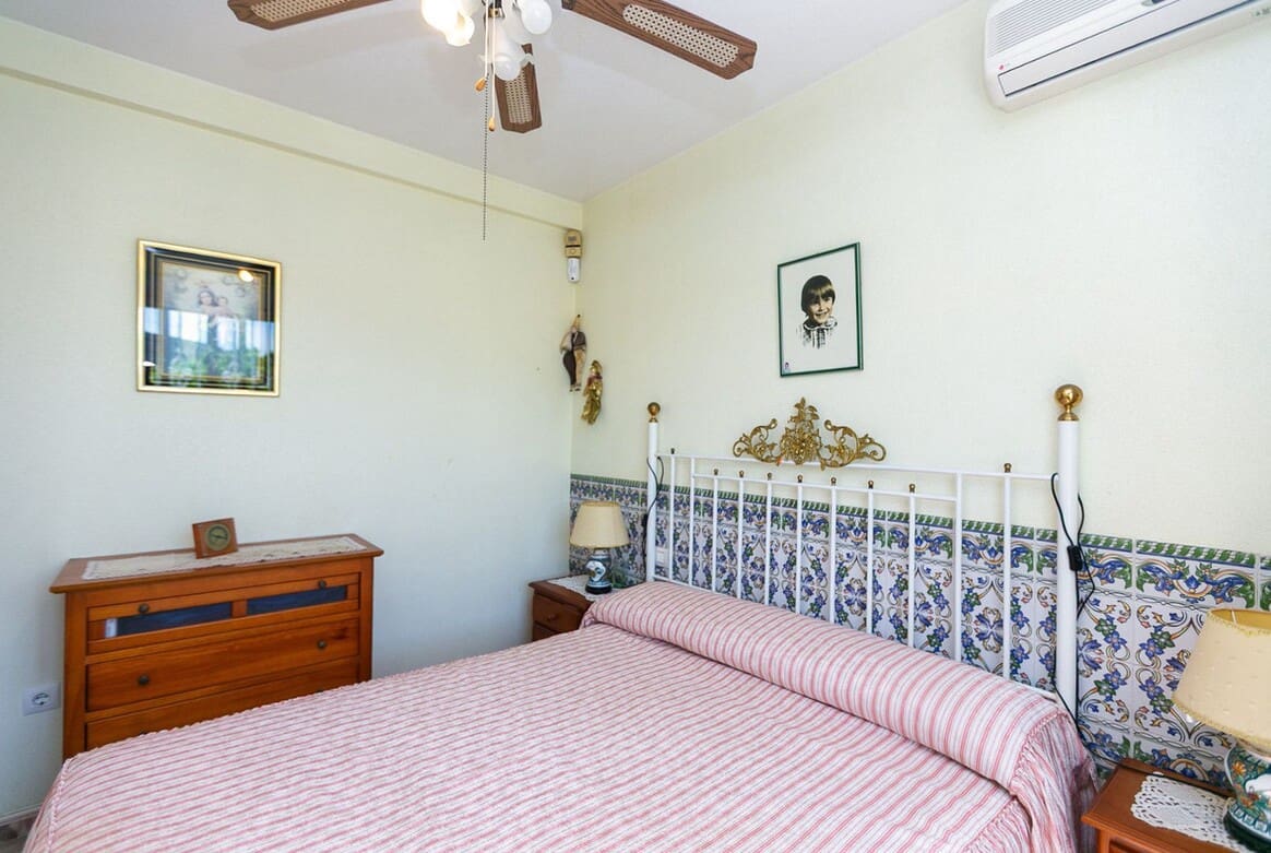 4 sovrum Villa till salu i Orihuela Costa med pool - 560 000 € (Ref: 10172553)