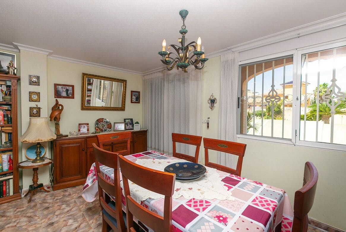 4 sovrum Villa till salu i Orihuela Costa med pool - 560 000 € (Ref: 10172553)