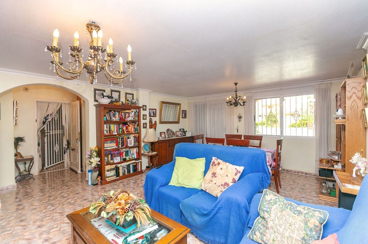 4 sovrum Villa till salu i Orihuela Costa med pool - 560 000 € (Ref: 10172553)
