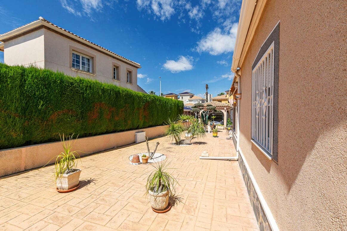 4 sovrum Villa till salu i Orihuela Costa med pool - 560 000 € (Ref: 10172553)
