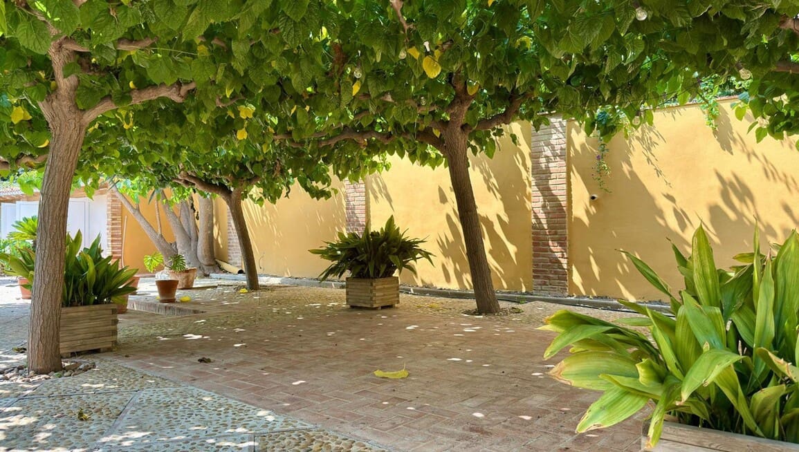 6 slaapkamer Villa te koop in Alicante stad met zwembad garage - € 1.300.000 (Ref: 10172556)