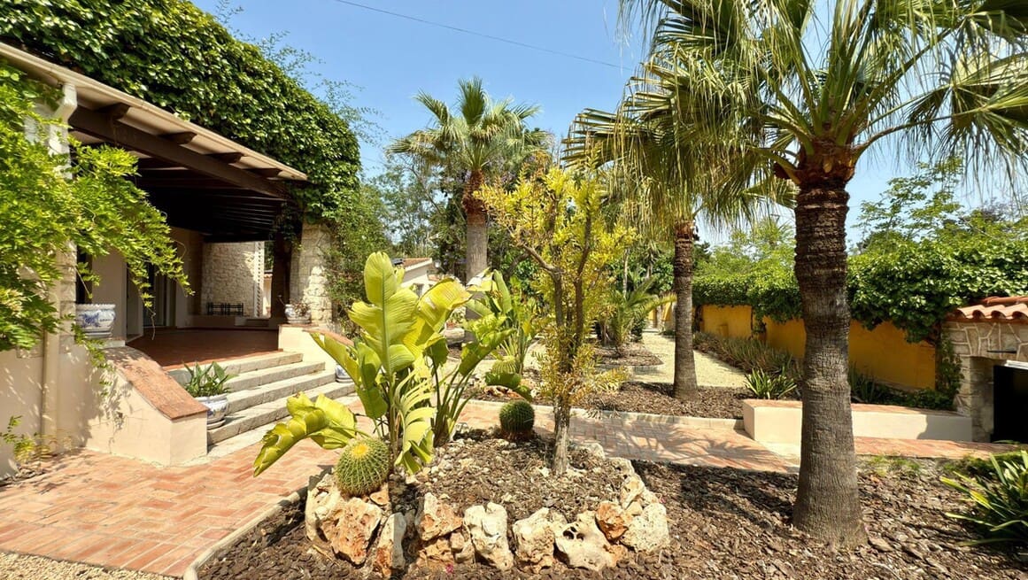 6 slaapkamer Villa te koop in Alicante stad met zwembad garage - € 1.300.000 (Ref: 10172556)