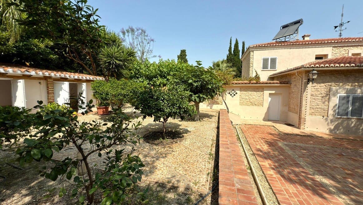 6 slaapkamer Villa te koop in Alicante stad met zwembad garage - € 1.300.000 (Ref: 10172556)