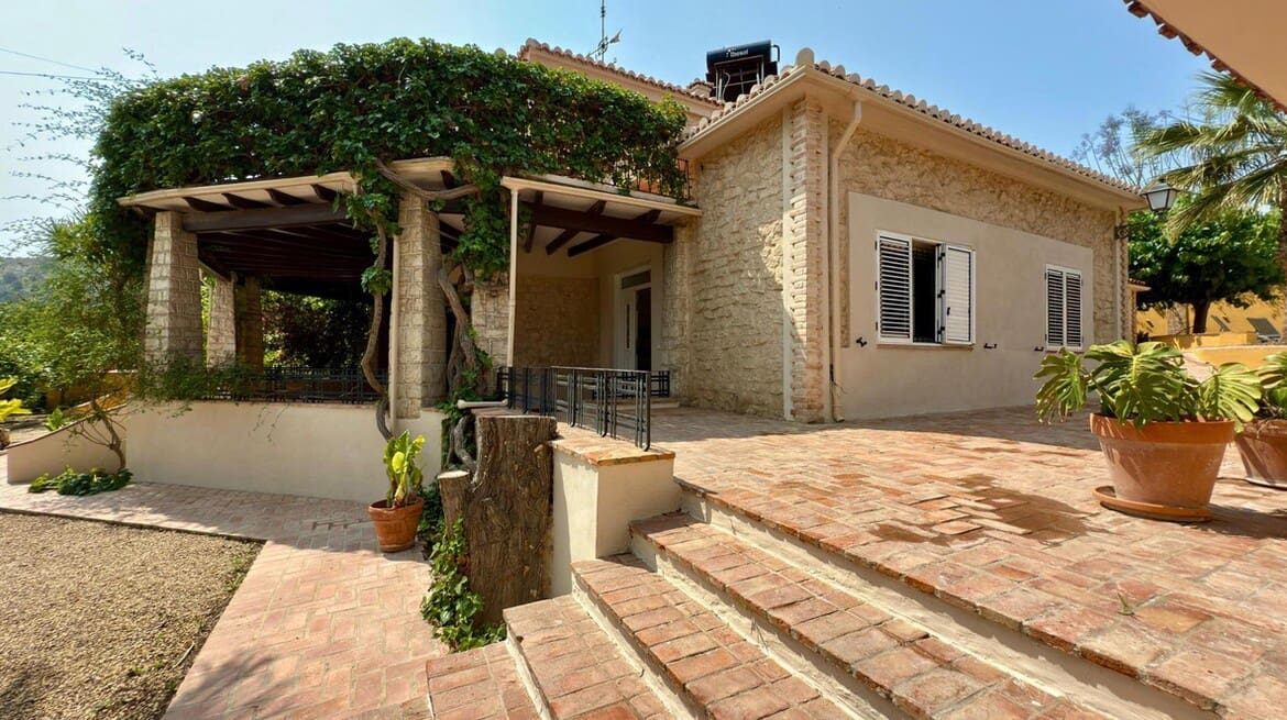 6 slaapkamer Villa te koop in Alicante stad met zwembad garage - € 1.300.000 (Ref: 10172556)