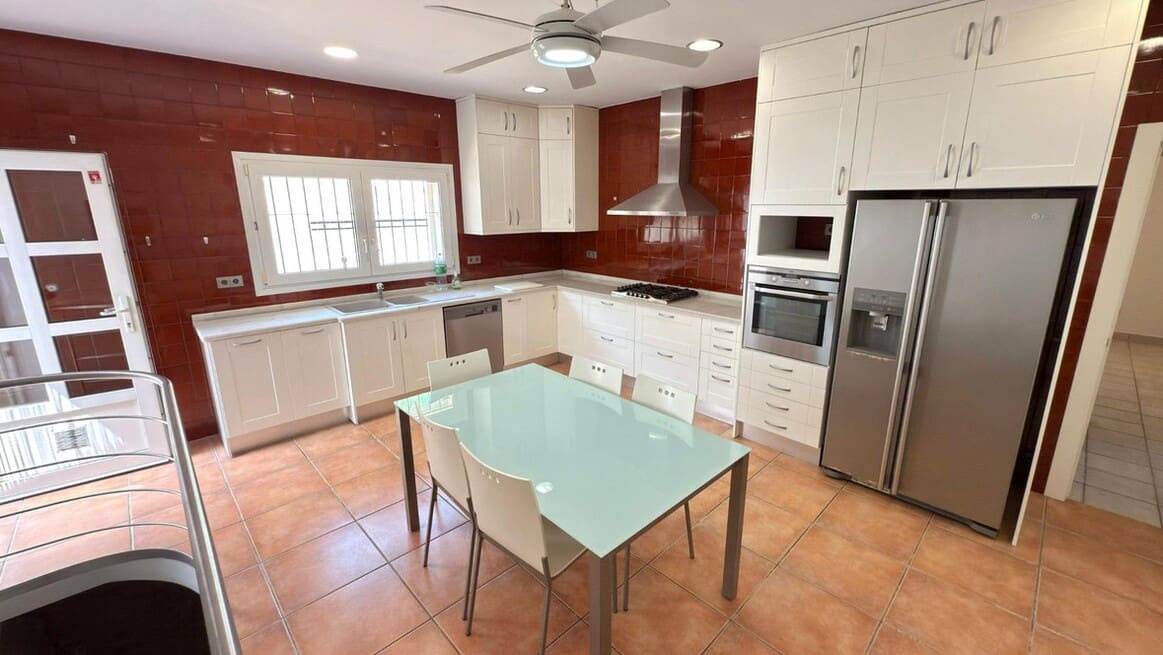 6 slaapkamer Villa te koop in Alicante stad met zwembad garage - € 1.300.000 (Ref: 10172556)