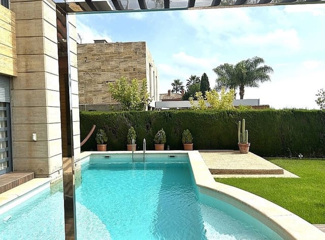 4 soverom Villa til salgs i Dehesa de Campoamor, Orihuela med svømmebasseng garasje - € 1 500 000 (Ref: 10172559)