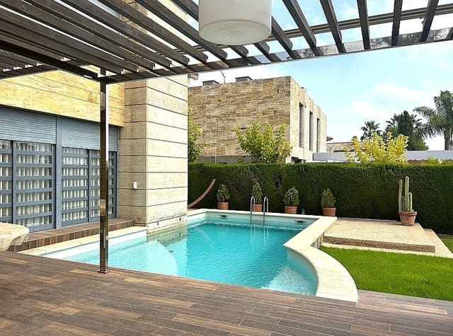 4 soverom Villa til salgs i Dehesa de Campoamor, Orihuela med svømmebasseng garasje - € 1 500 000 (Ref: 10172559)