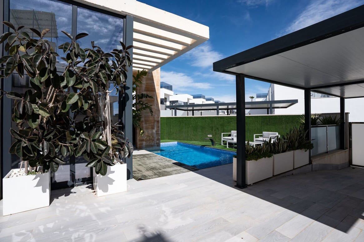 3 Zimmer Villa zu verkaufen in Orihuela Costa mit Pool Garage - 550.000 € (Ref: 10172561)