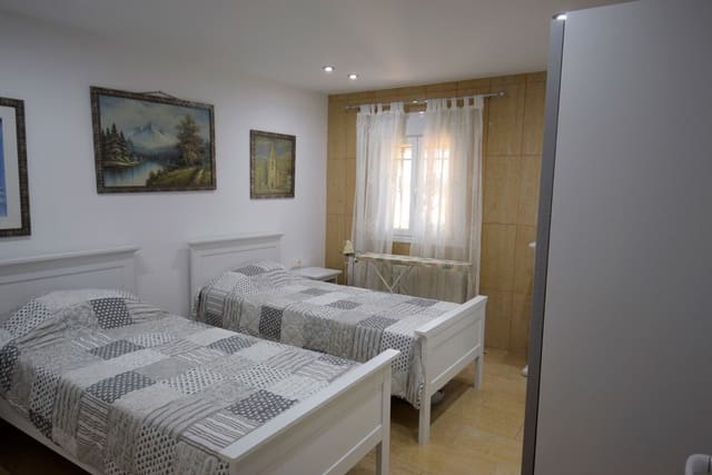 6 camera da letto Villa in vendita in Zona Pueblo, Guardamar del Segura con piscina garage - 900.000 € (Rif: 10172562)