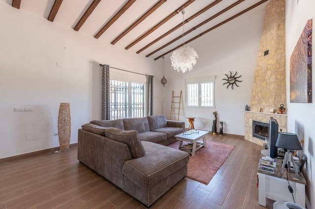 5 soverom Villa til salgs i La Romana med svømmebasseng - € 404 995 (Ref: 10172566)