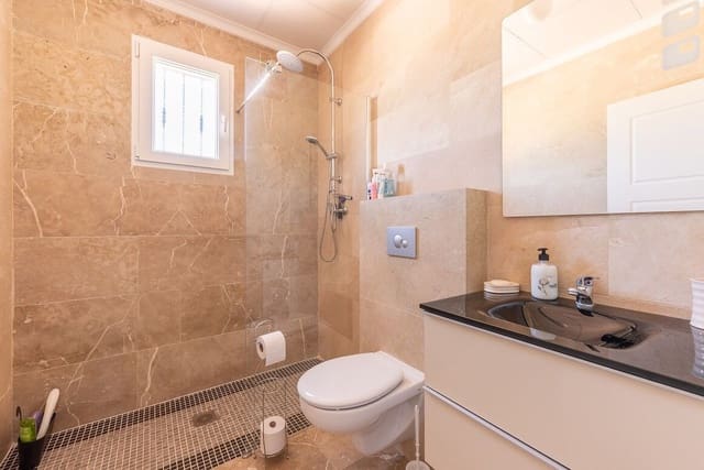 5 soverom Villa til salgs i La Romana med svømmebasseng - € 404 995 (Ref: 10172566)
