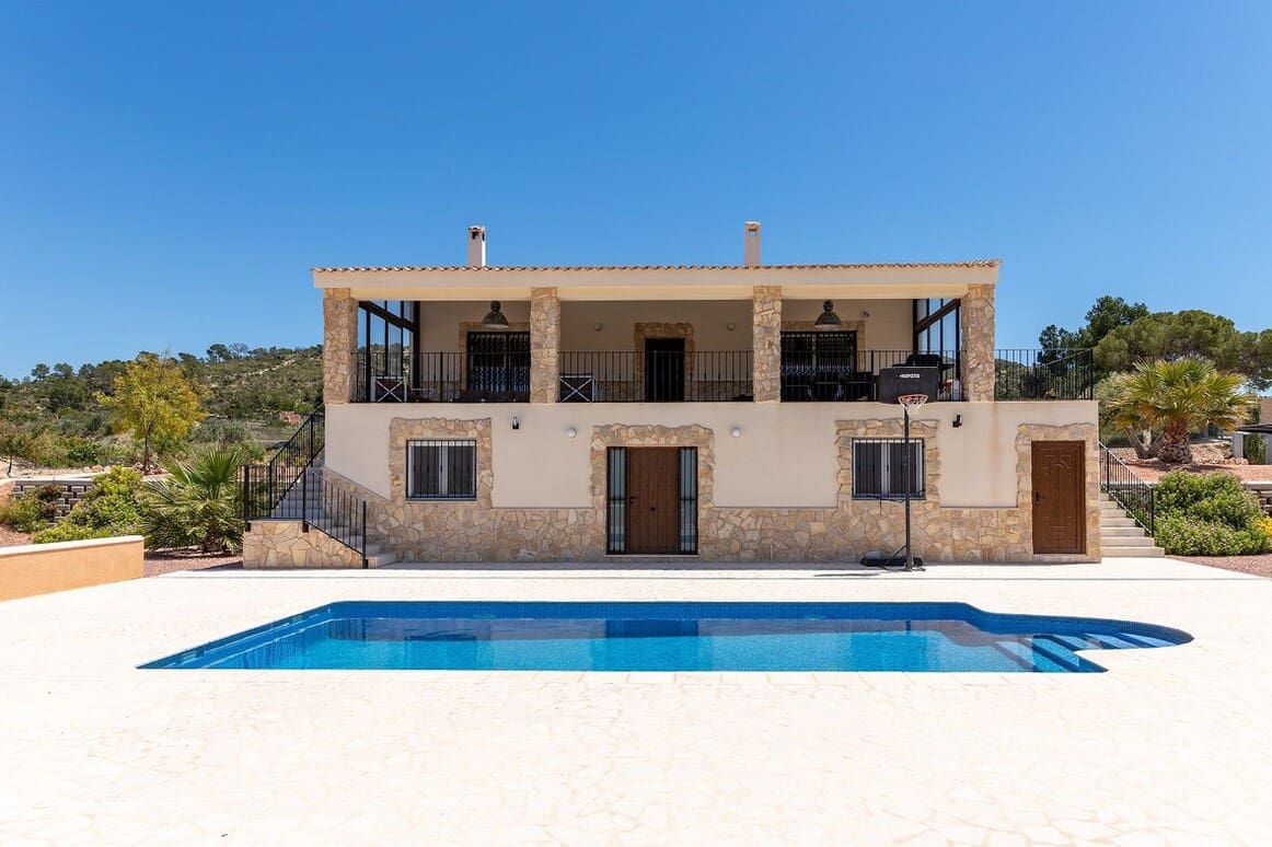 5 soverom Villa til salgs i La Romana med svømmebasseng - € 404 995 (Ref: 10172566)