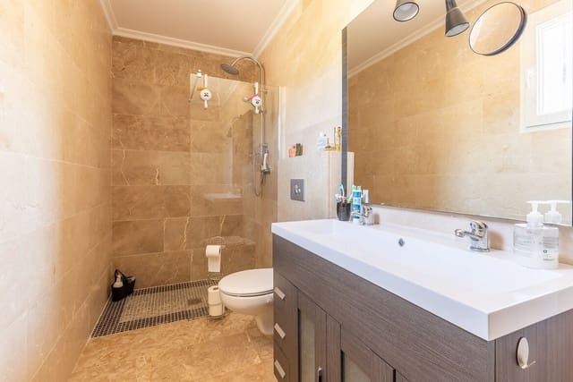5 soverom Villa til salgs i La Romana med svømmebasseng - € 404 995 (Ref: 10172566)