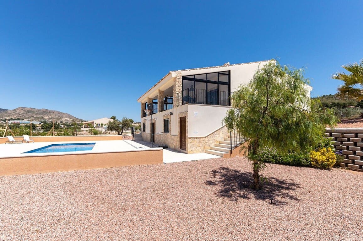 5 soverom Villa til salgs i La Romana med svømmebasseng - € 404 995 (Ref: 10172566)