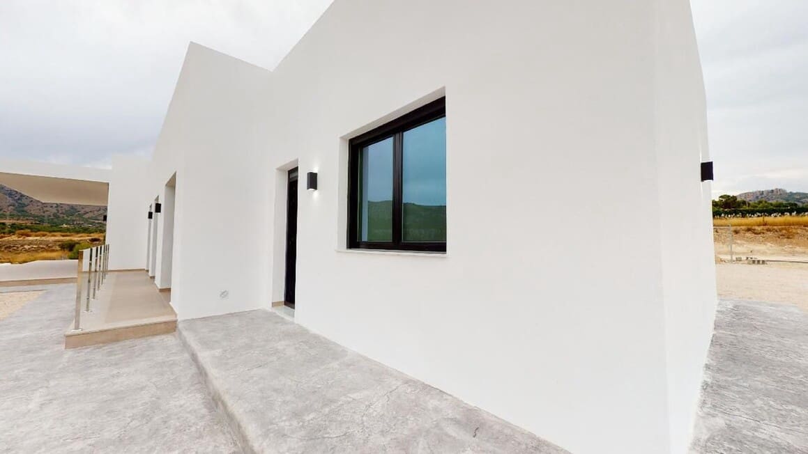 3 soveværelse Villa til salg i La Romana med garage - € 449.995 (Ref: 10172567)