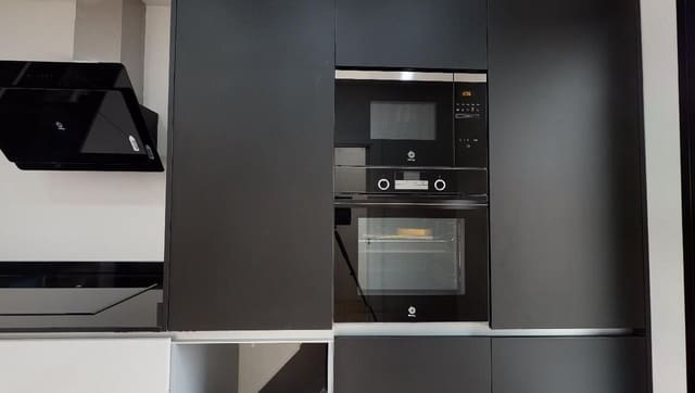 3 soveværelse Villa til salg i La Romana med garage - € 449.995 (Ref: 10172567)
