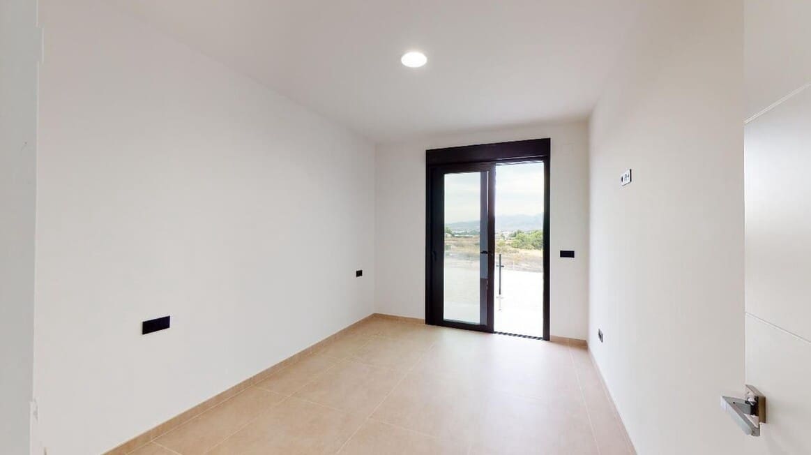3 soveværelse Villa til salg i La Romana med garage - € 449.995 (Ref: 10172567)